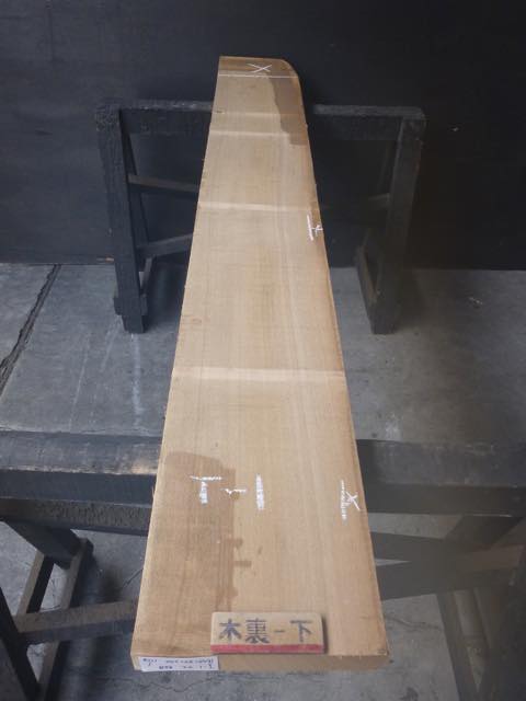 タモ 無垢一枚板・天板（テーブル・カウンター）耳付き板・柾目 | 無垢